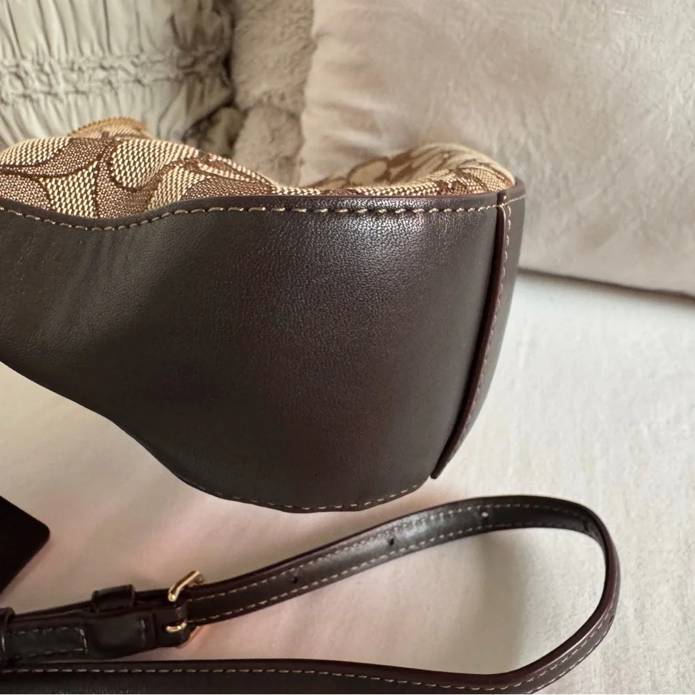 Coach Tan and Brown Signature Shoulder Bag with Wallet NWOT - Picture 11 of 15